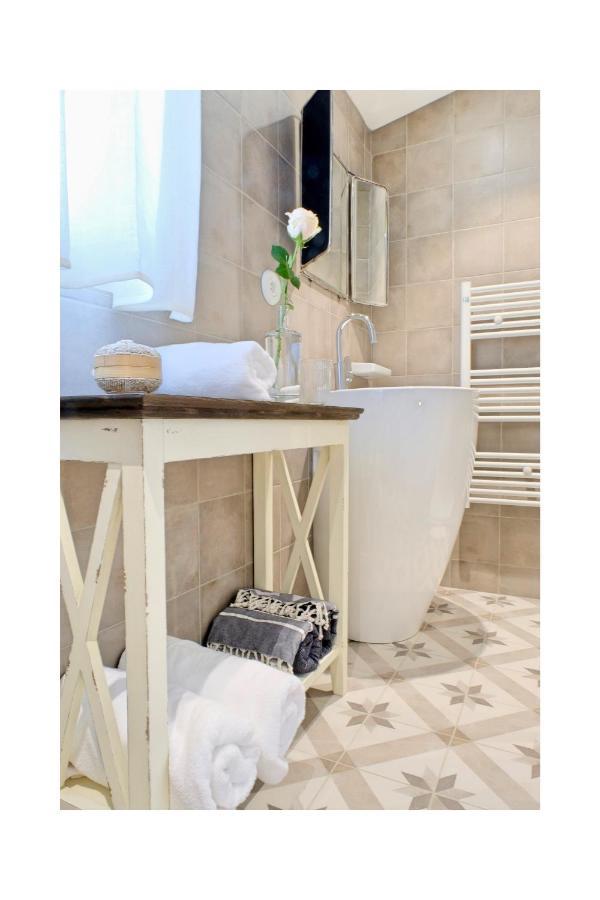 Bed and Breakfast Les Jardins De Sitaara Cucuron Exterior foto